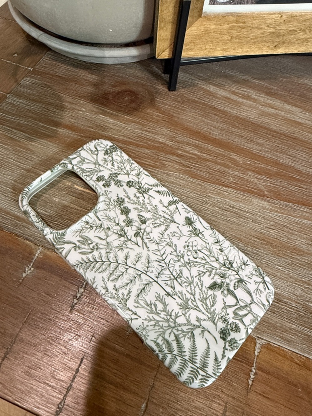 Casely 16 Pro Max Botanical Green and Cream Floral Phone Case
